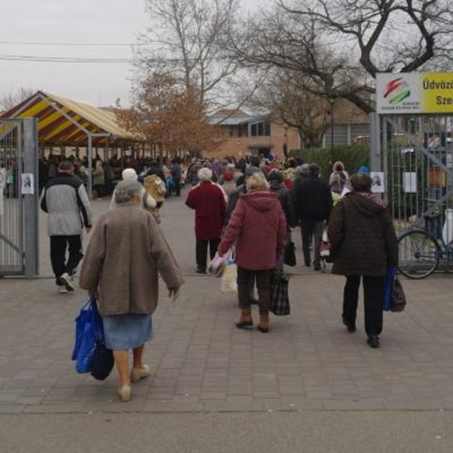 Évente 2 millió vásárló Szeged legnagyobb piacán