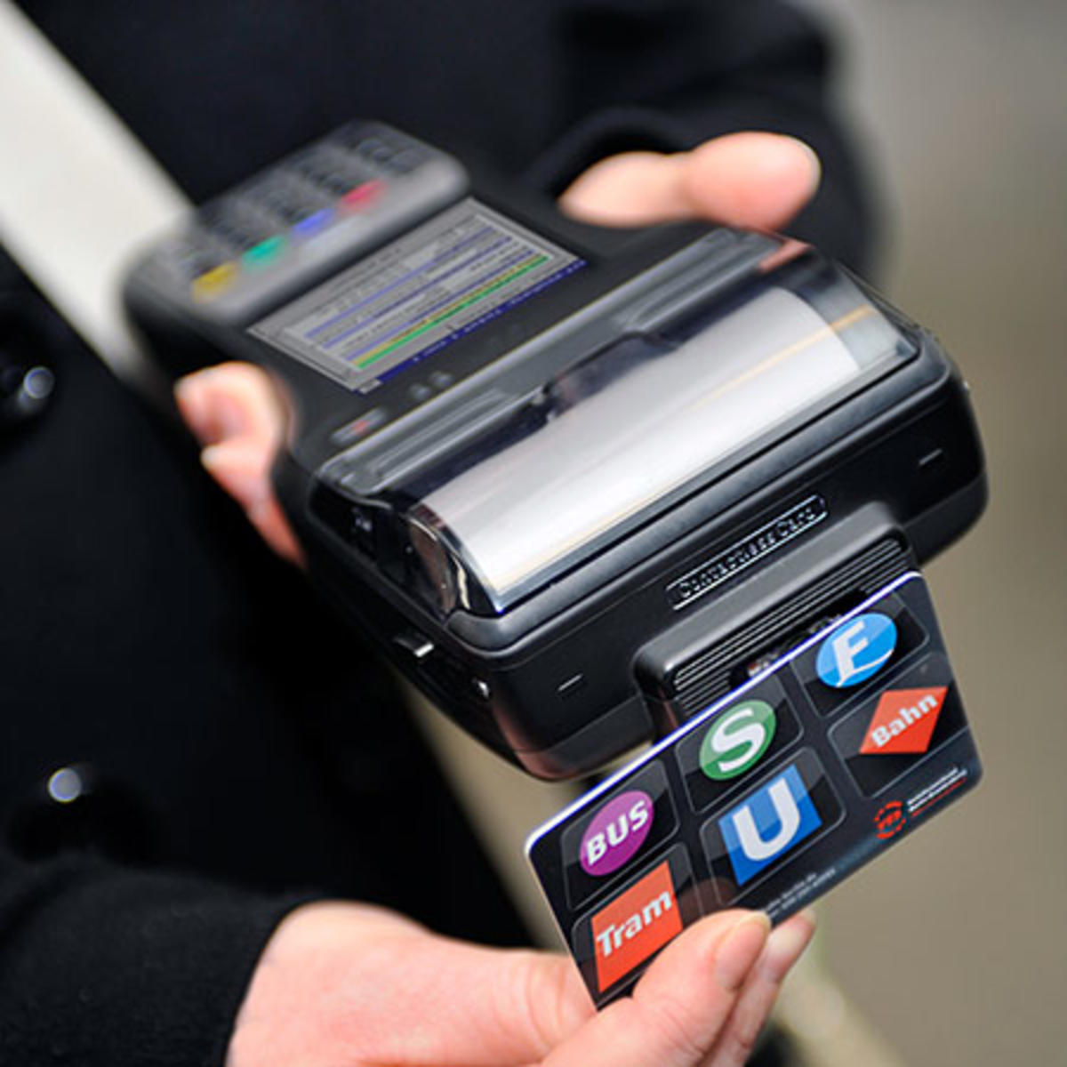 Bérlet, klubkártya, tagsági kártya leolvasás (vonalkód vagy RFID/NFC)